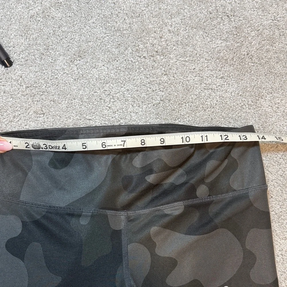 ALO Yoga Leggings - Black Camo